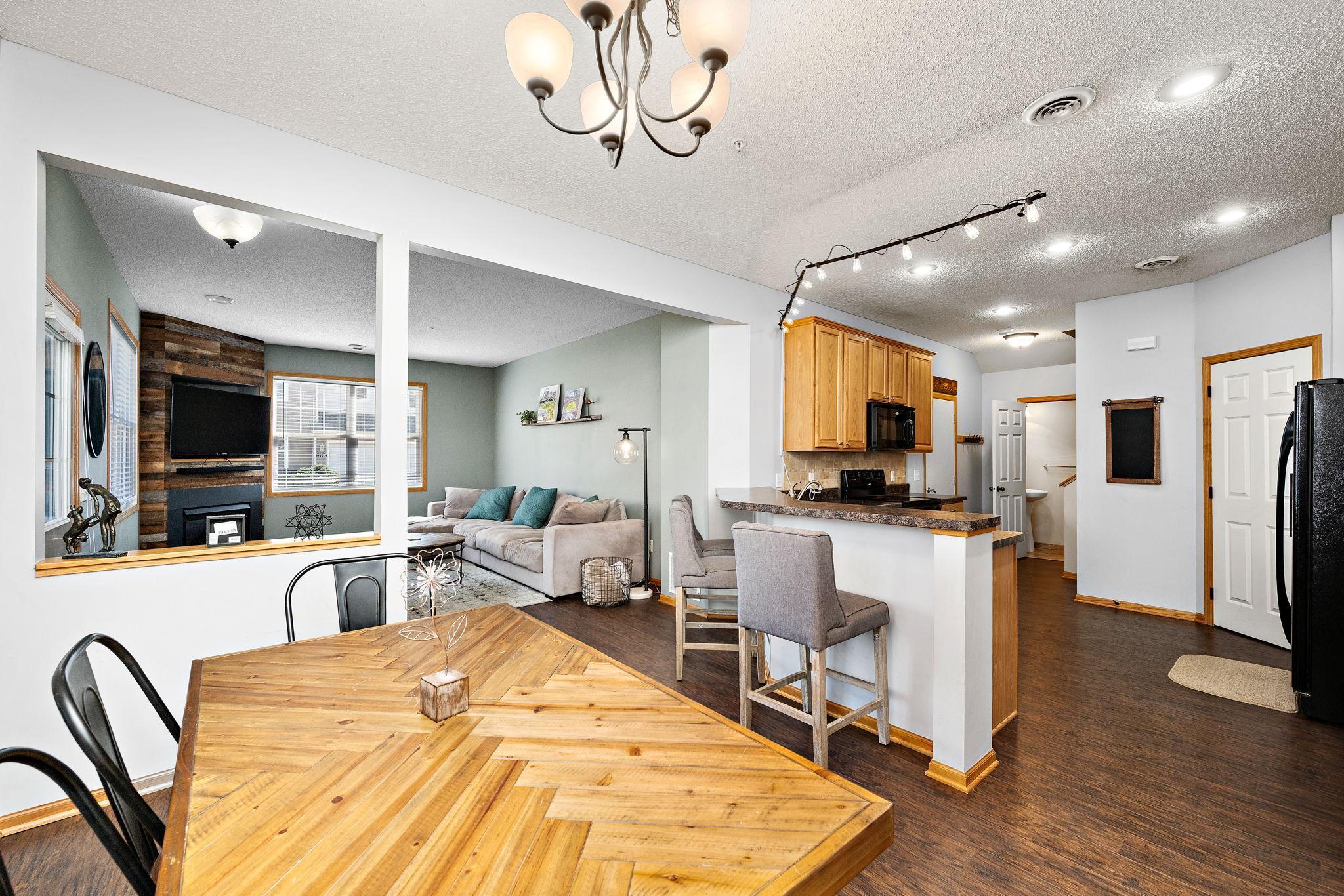 How many people could you entertain here?