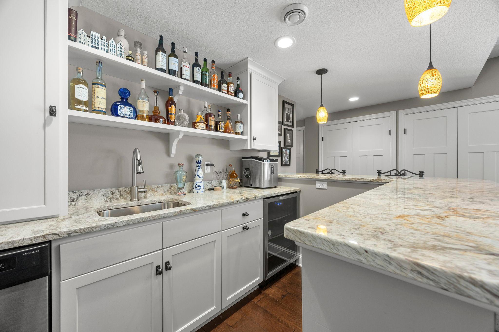 118-web-or-mls-2020 Edgewood Ct-110.jpg