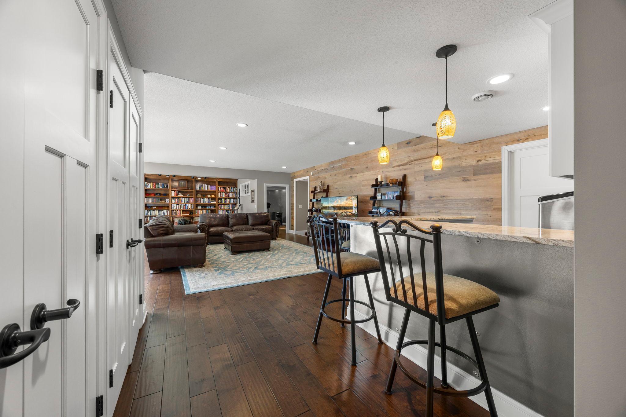 121-web-or-mls-2020 Edgewood Ct-130.jpg