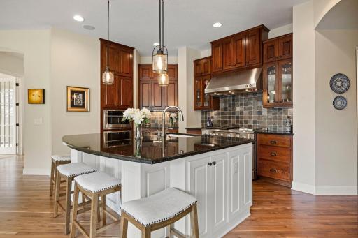 2020 Edgewood Court, Chanhassen, MN 55317