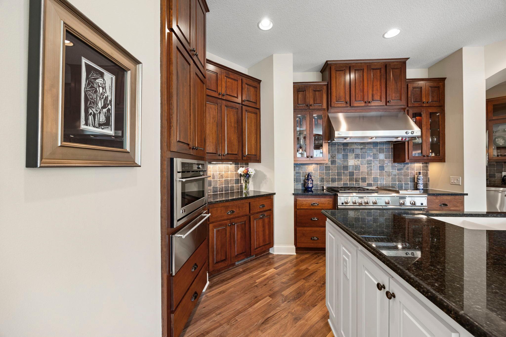 50-web-or-mls-2020 Edgewood Ct-355.jpg