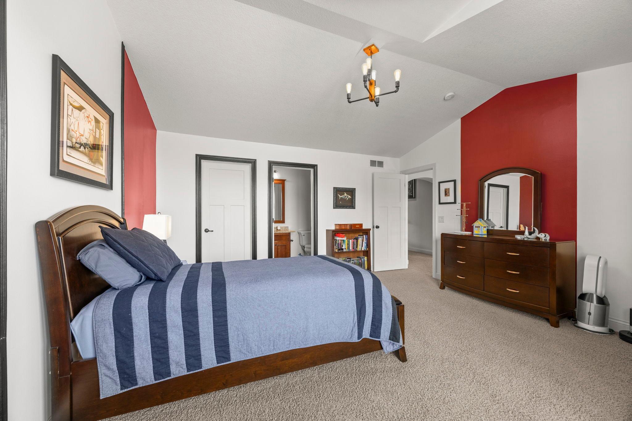 68-web-or-mls-2020 Edgewood Ct-545.jpg