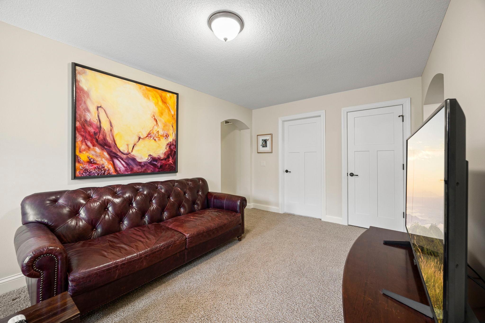 54-web-or-mls-2020 Edgewood Ct-445.jpg