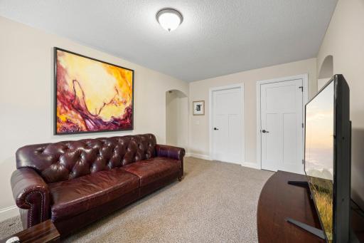 2020 Edgewood Court, Chanhassen, MN 55317