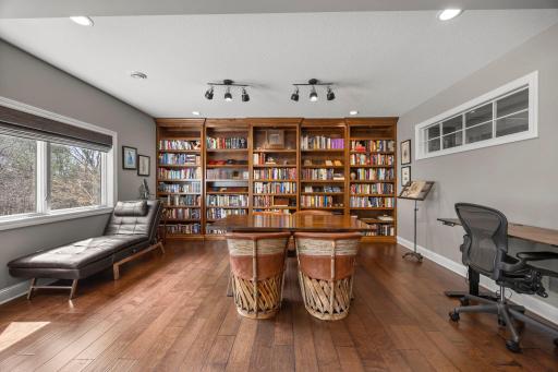 2020 Edgewood Court, Chanhassen, MN 55317