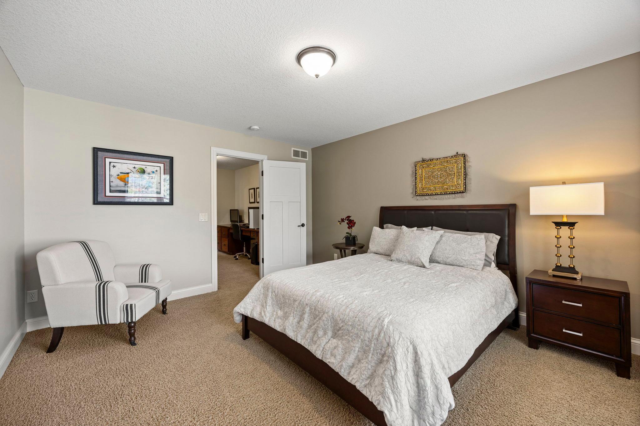 74-web-or-mls-2020 Edgewood Ct-500.jpg