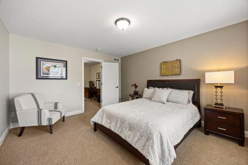 2020 Edgewood Court, Chanhassen, MN 55317