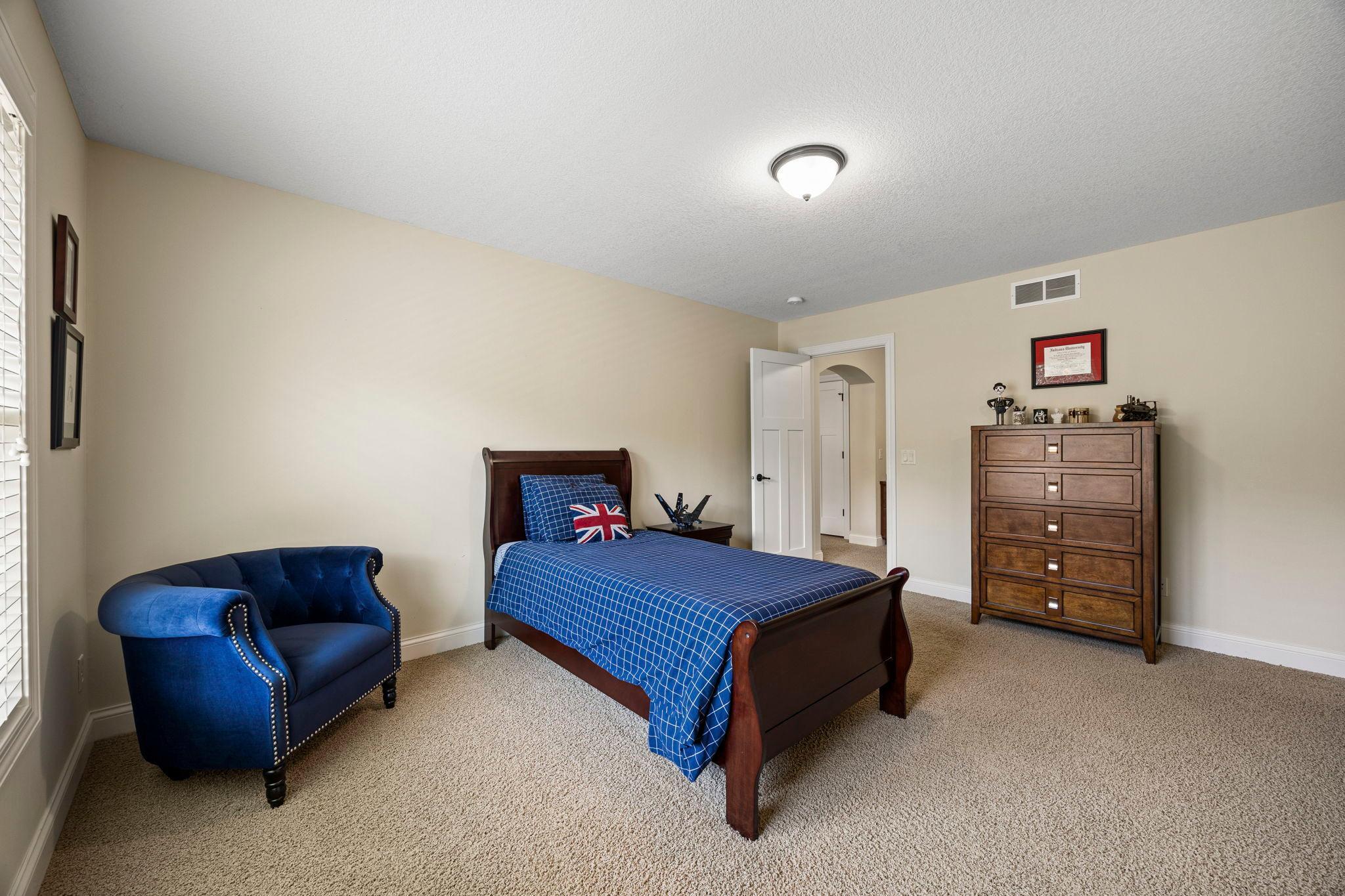 60-web-or-mls-2020 Edgewood Ct-475.jpg