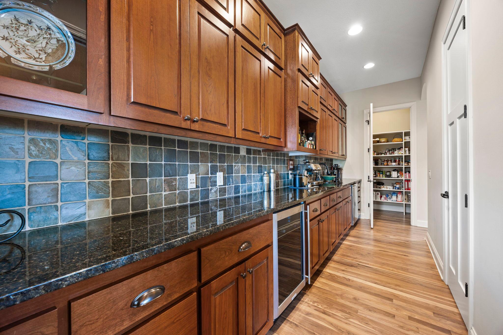 51-web-or-mls-2020 Edgewood Ct-245.jpg