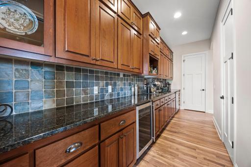 2020 Edgewood Court, Chanhassen, MN 55317