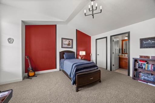 2020 Edgewood Court, Chanhassen, MN 55317