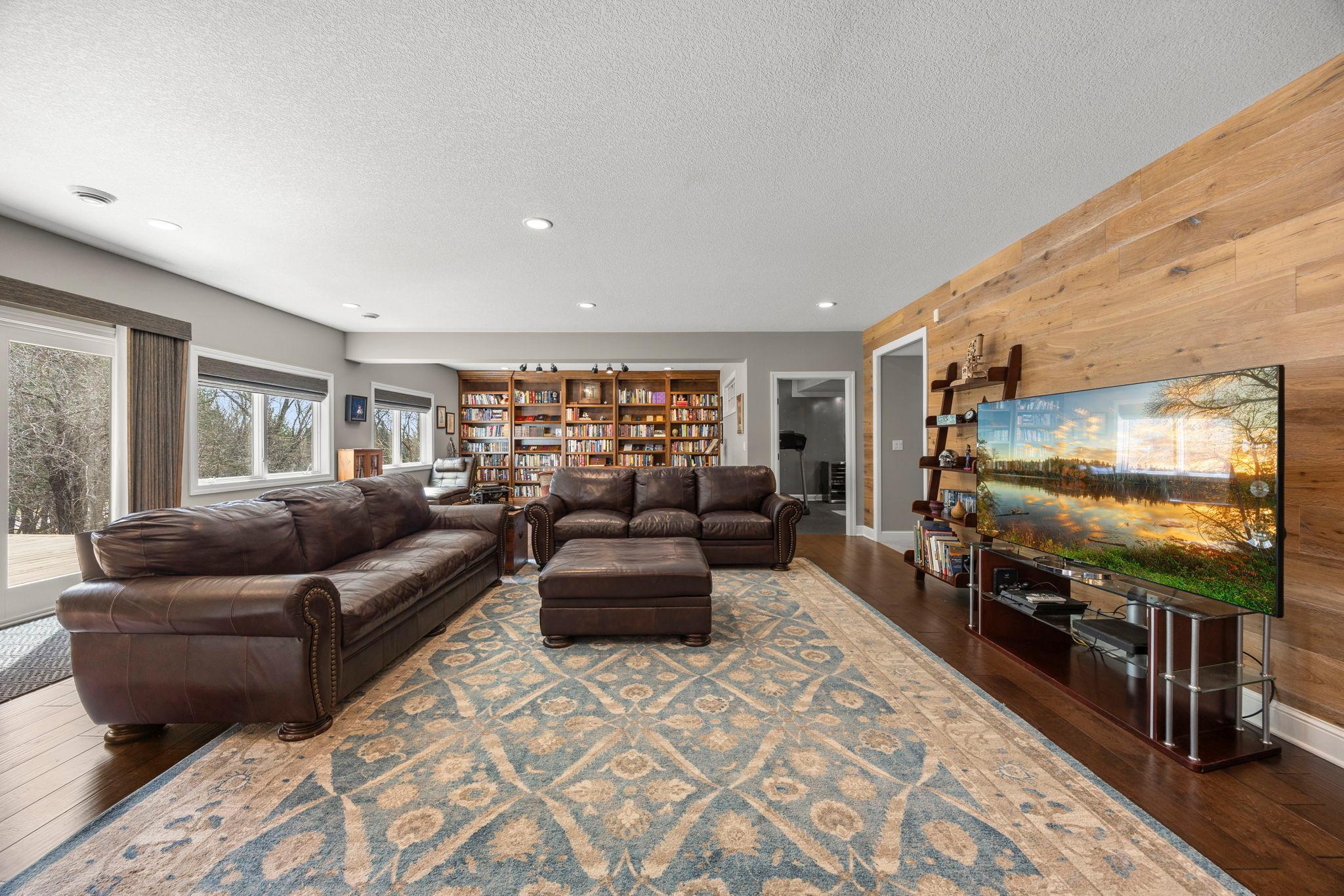 115-web-or-mls-2020 Edgewood Ct-95.jpg