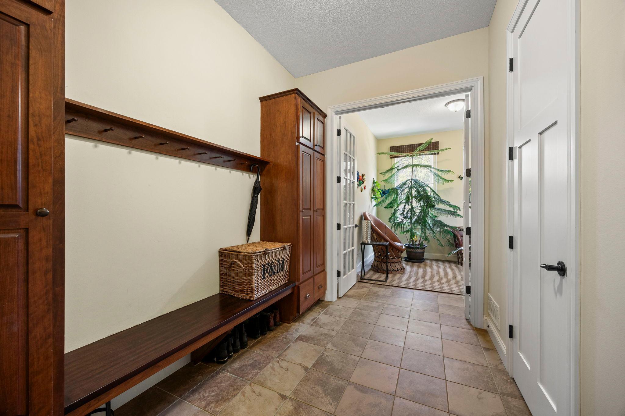 132-web-or-mls-2020 Edgewood Ct-415.jpg