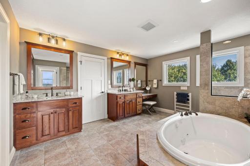 2020 Edgewood Court, Chanhassen, MN 55317