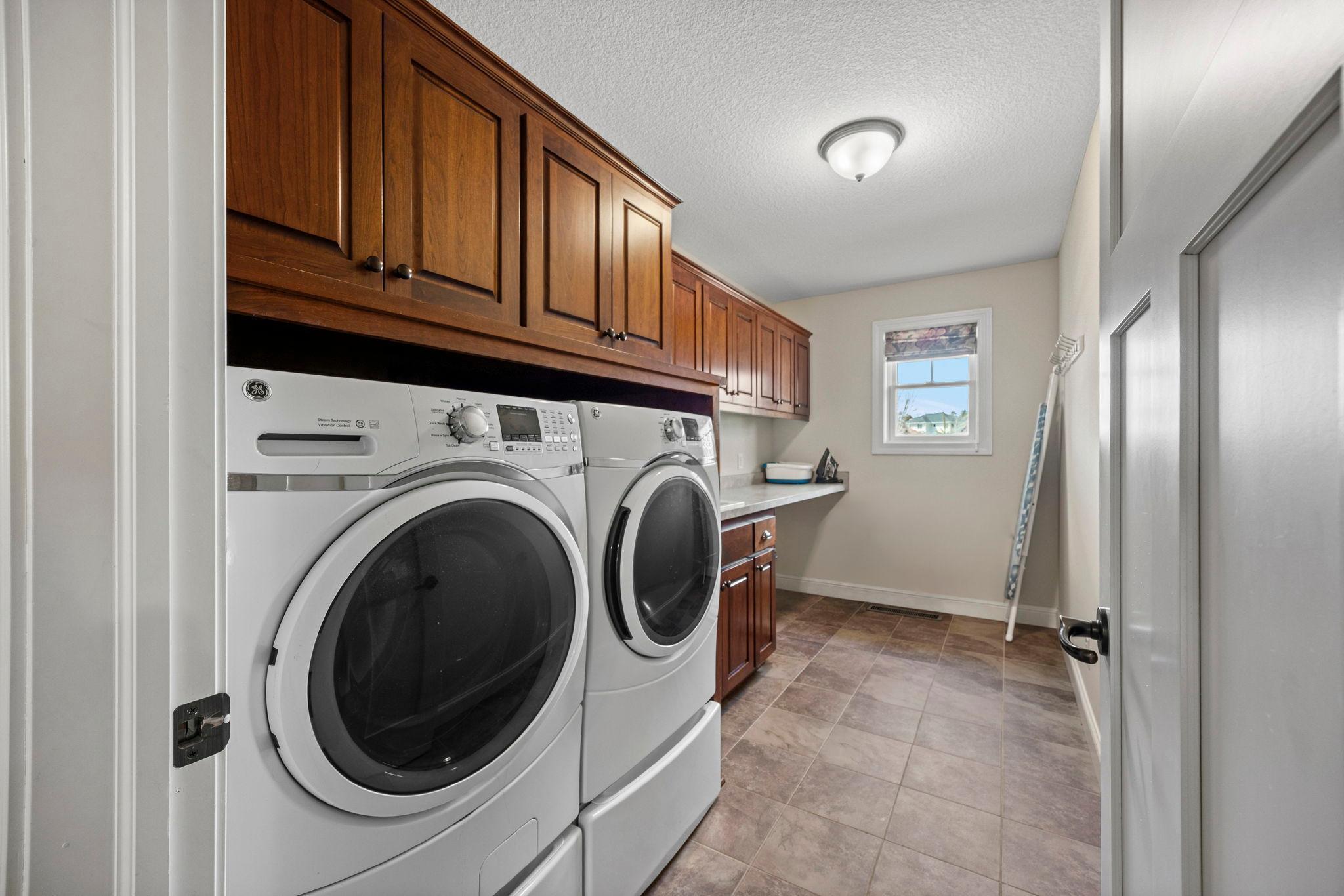 97-web-or-mls-2020 Edgewood Ct-650 (2).jpg