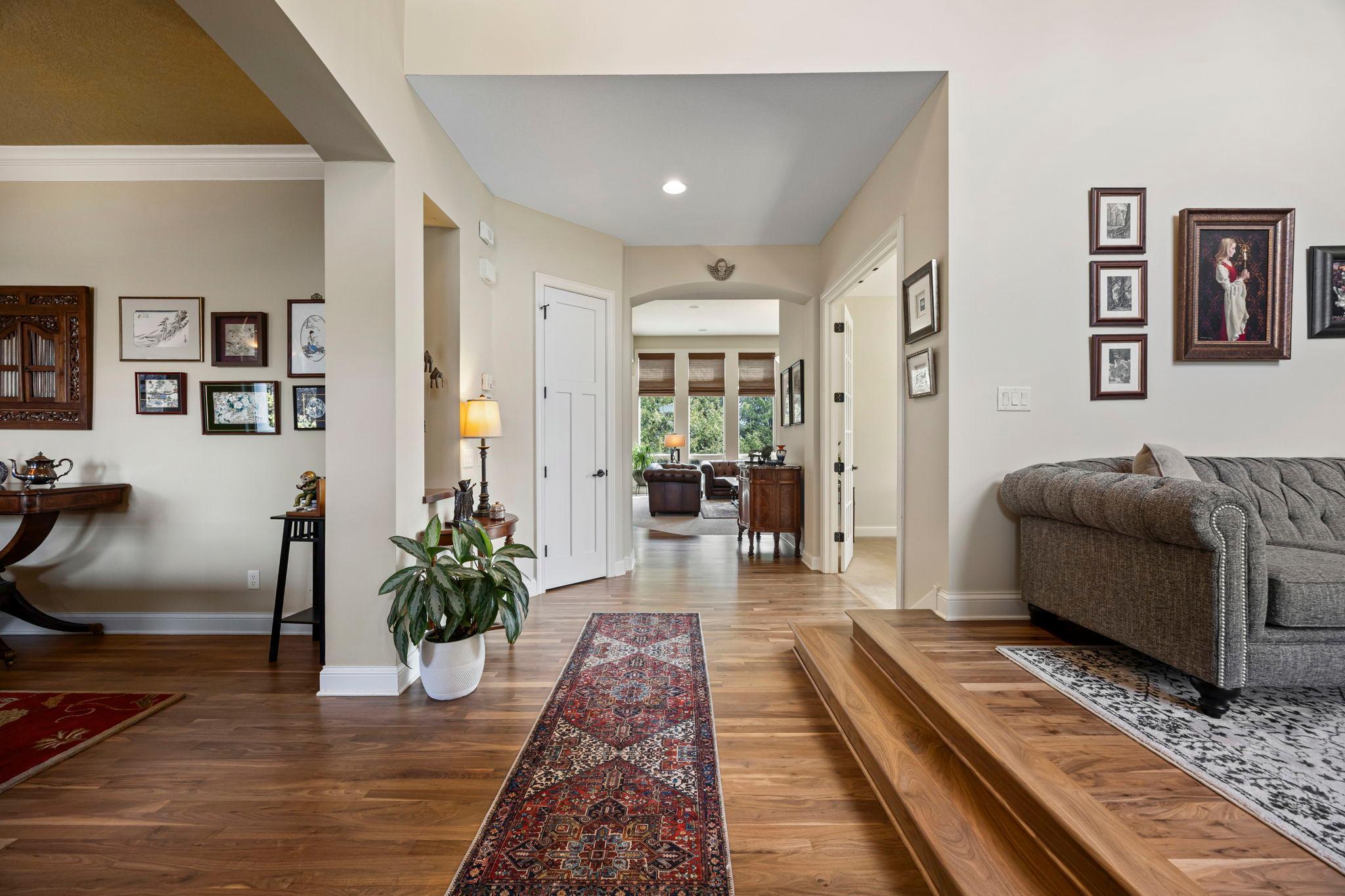 23-web-or-mls-2020 Edgewood Ct-215 (2).jpg