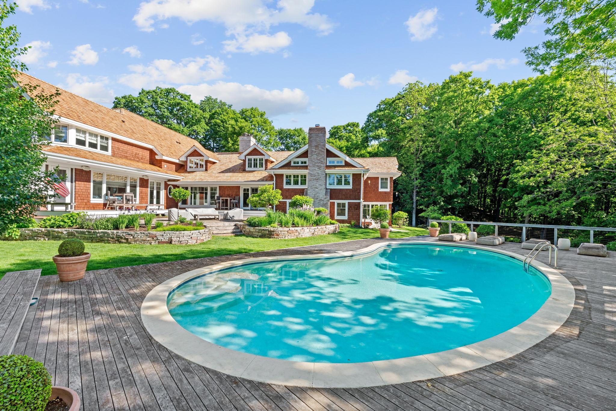 18-web-or-mls-2875 Gale Rd Exterior-18.jpg