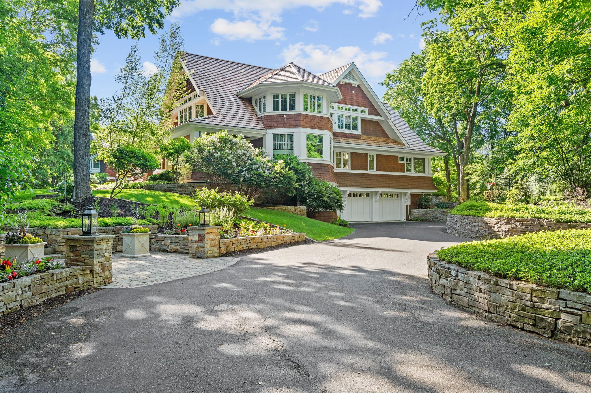 4-web-or-mls-2875 Gale Rd Exterior-1.jpg
