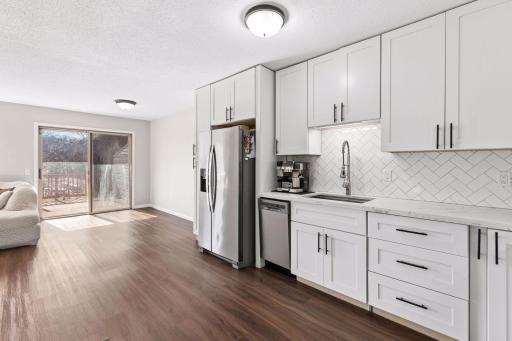 12238 Oak Leaf Circle, Burnsville, MN 55337