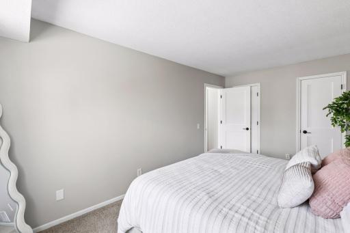 12238 Oak Leaf Circle, Burnsville, MN 55337