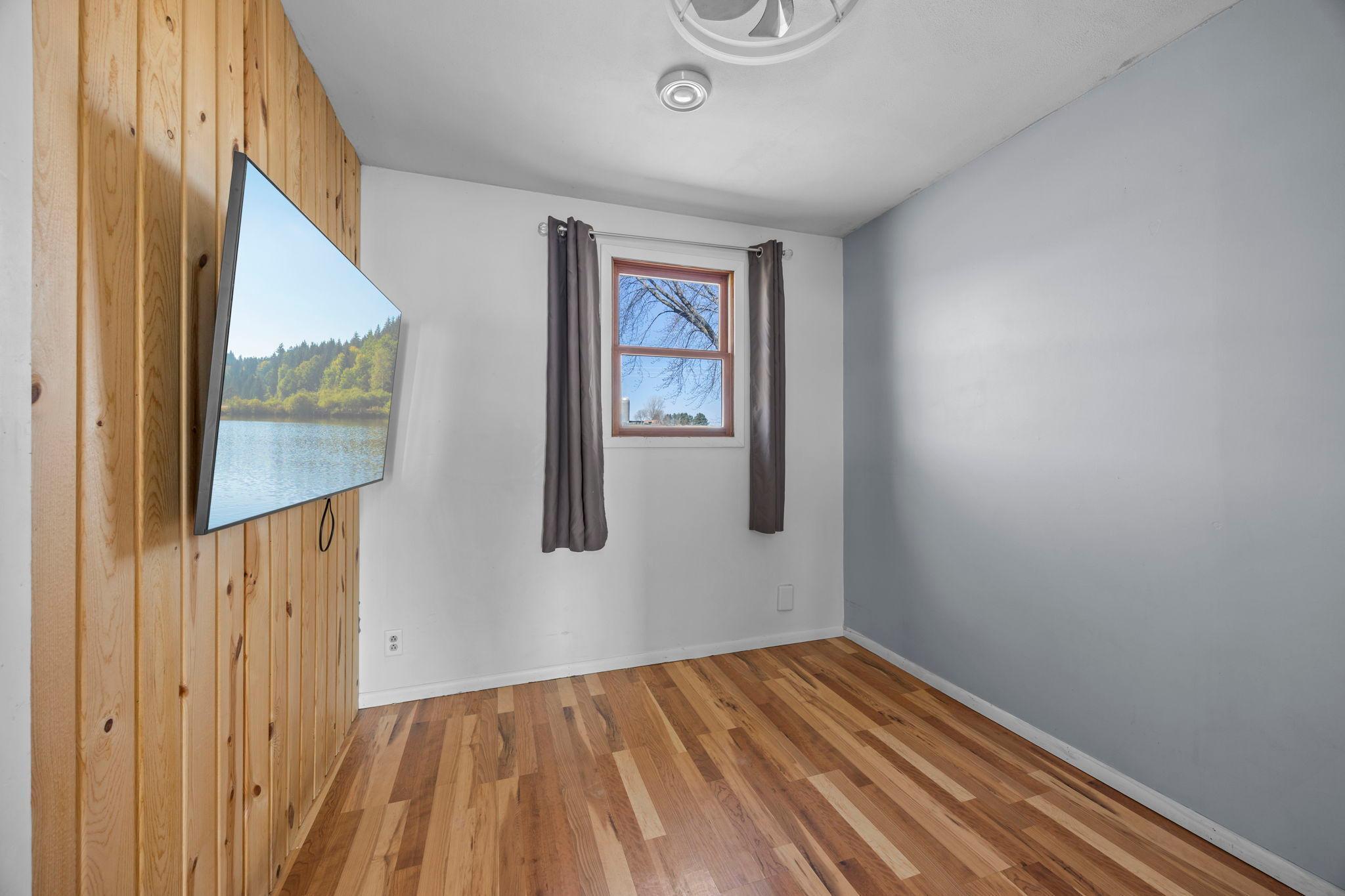 41-web-or-mls-49097 Sportsmans Ln-145.jpg