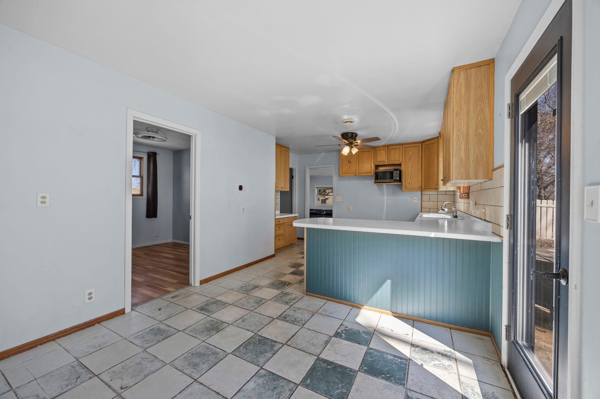 32-web-or-mls-49097 Sportsmans Ln-180.jpg