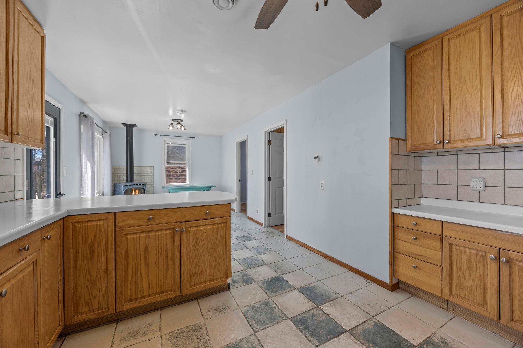 36-web-or-mls-49097 Sportsmans Ln-199.jpg