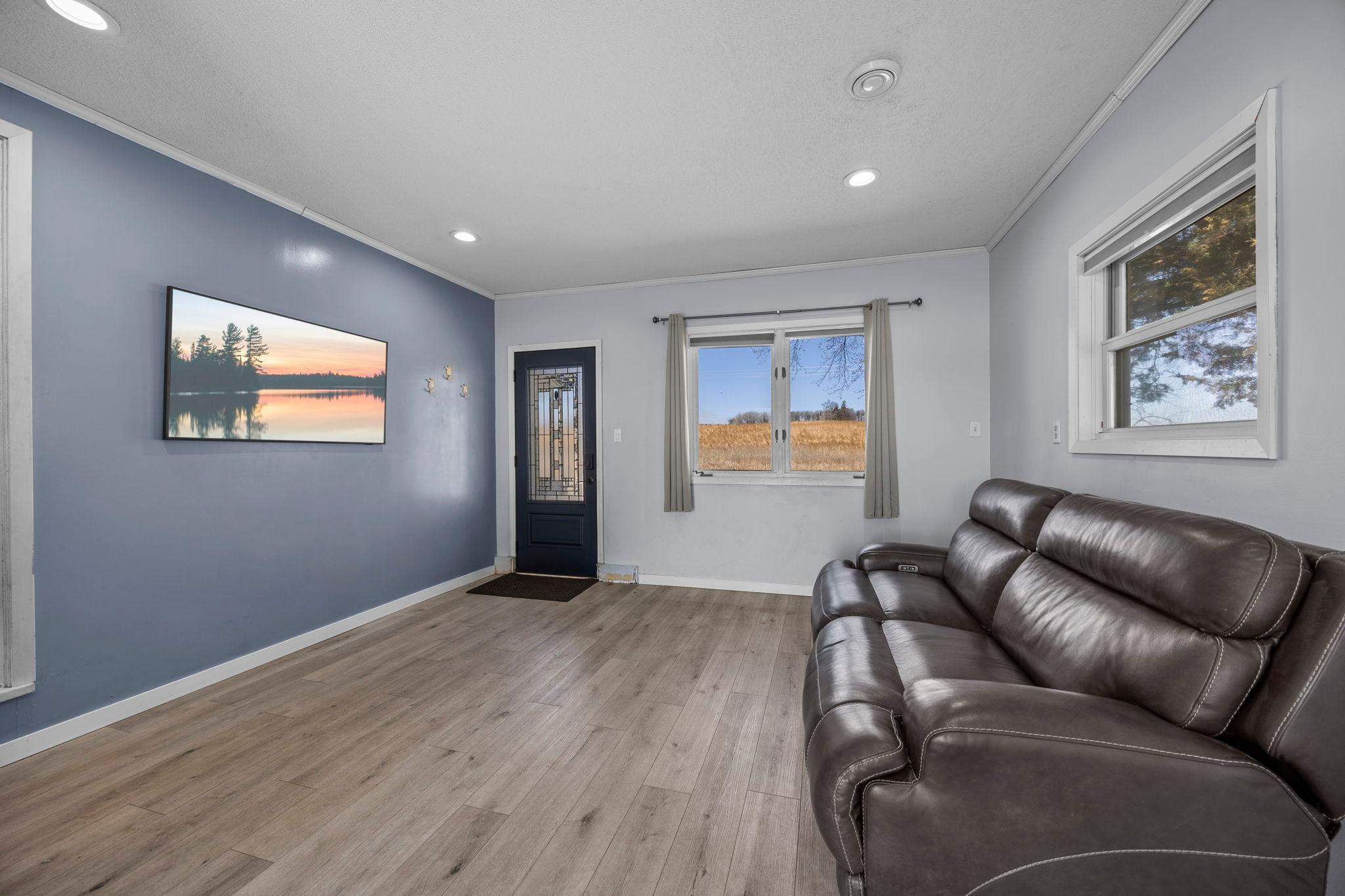 24-web-or-mls-49097 Sportsmans Ln-235.jpg