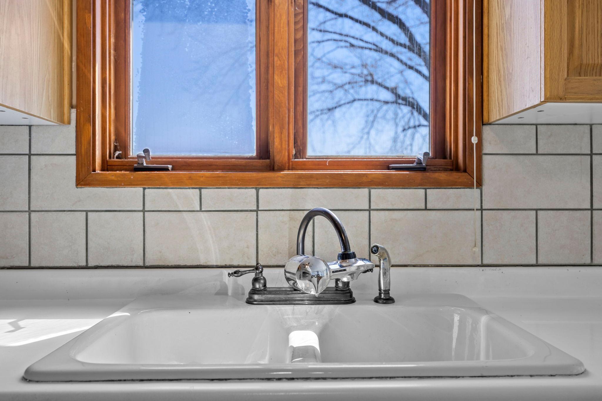 37-web-or-mls-49097 Sportsmans Ln-205.jpg