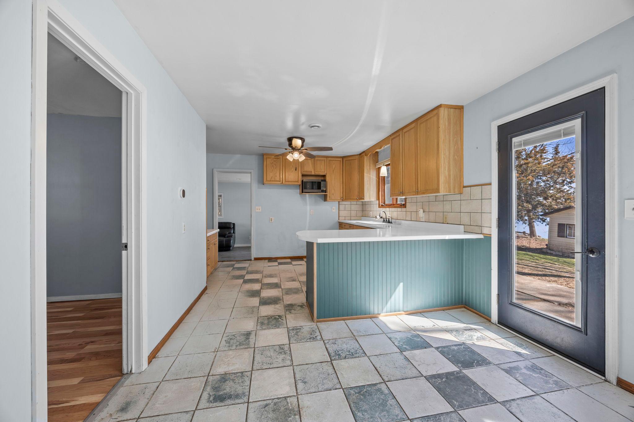 33-web-or-mls-49097 Sportsmans Ln-185.jpg