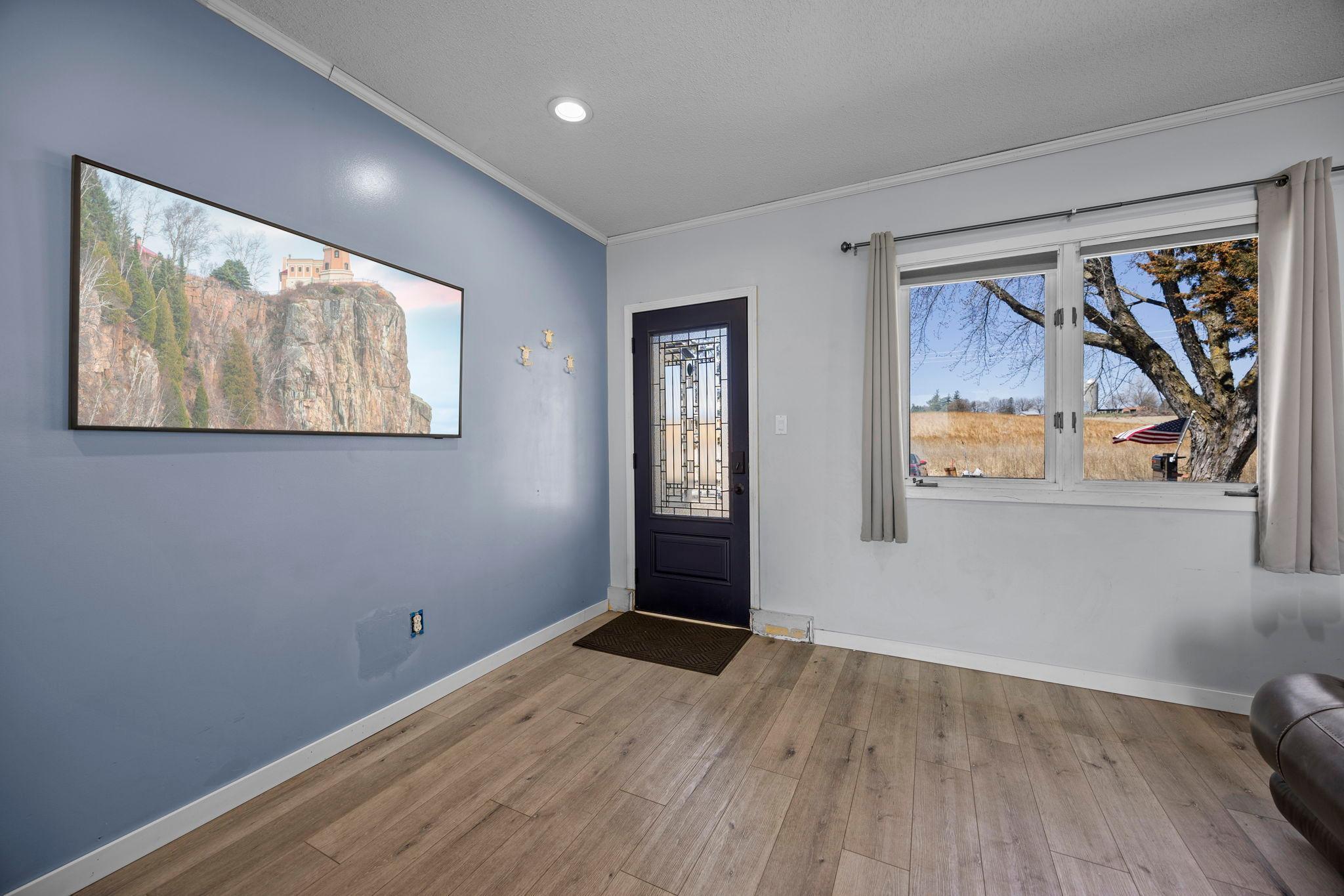 21-web-or-mls-49097 Sportsmans Ln-230.jpg