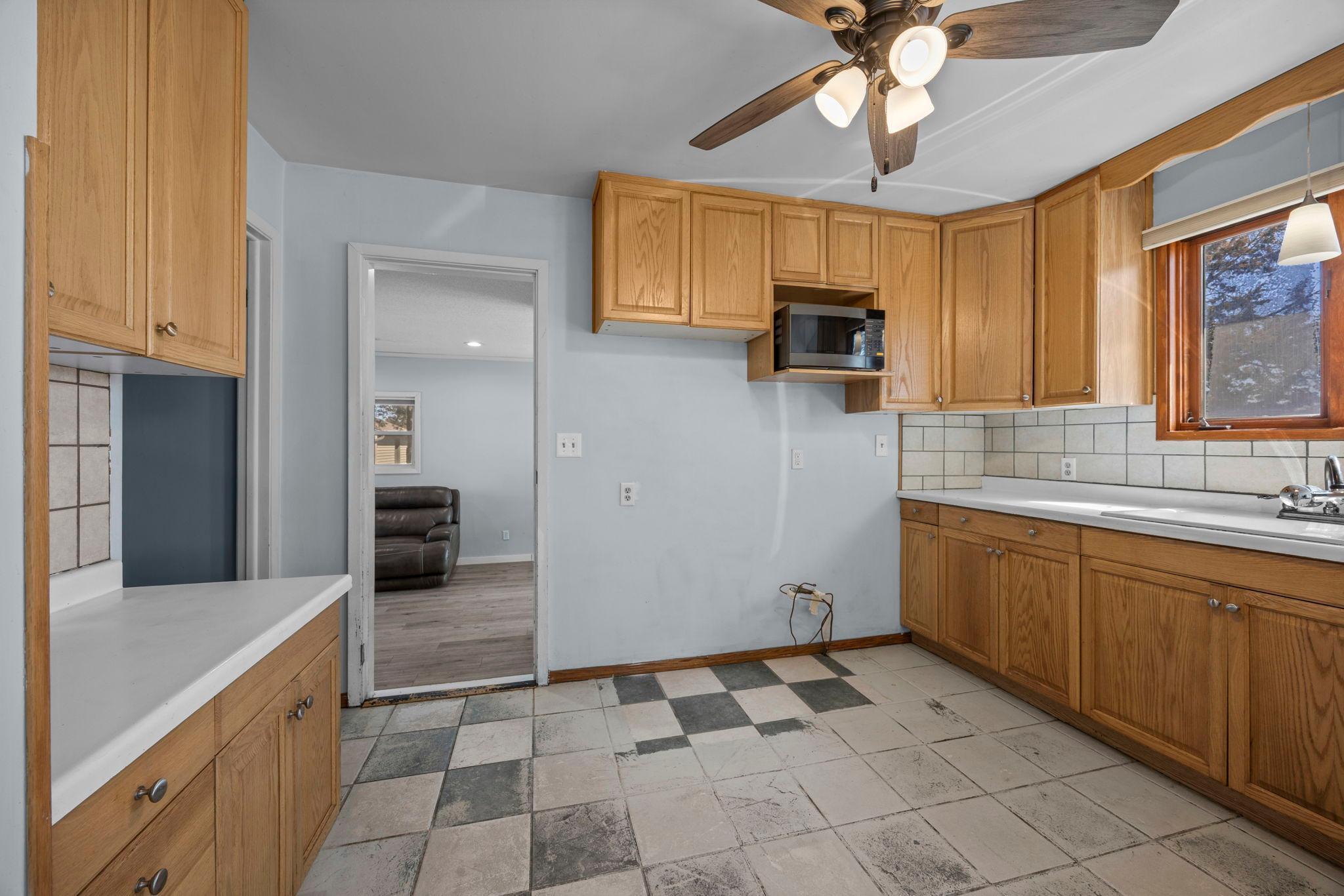 34-web-or-mls-49097 Sportsmans Ln-189.jpg