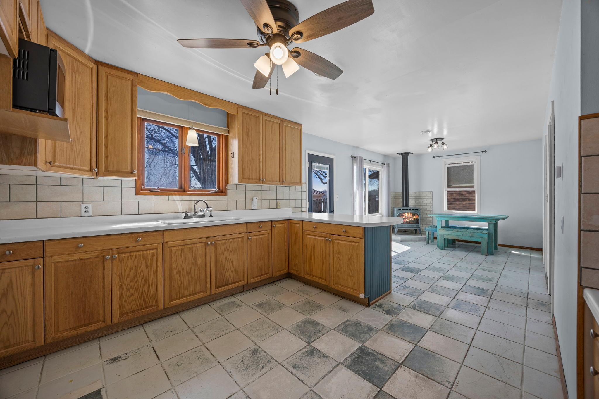 35-web-or-mls-49097 Sportsmans Ln-194.jpg