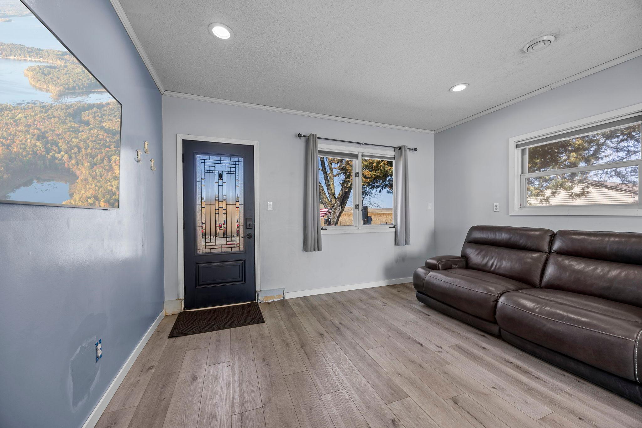 25-web-or-mls-49097 Sportsmans Ln-240.jpg