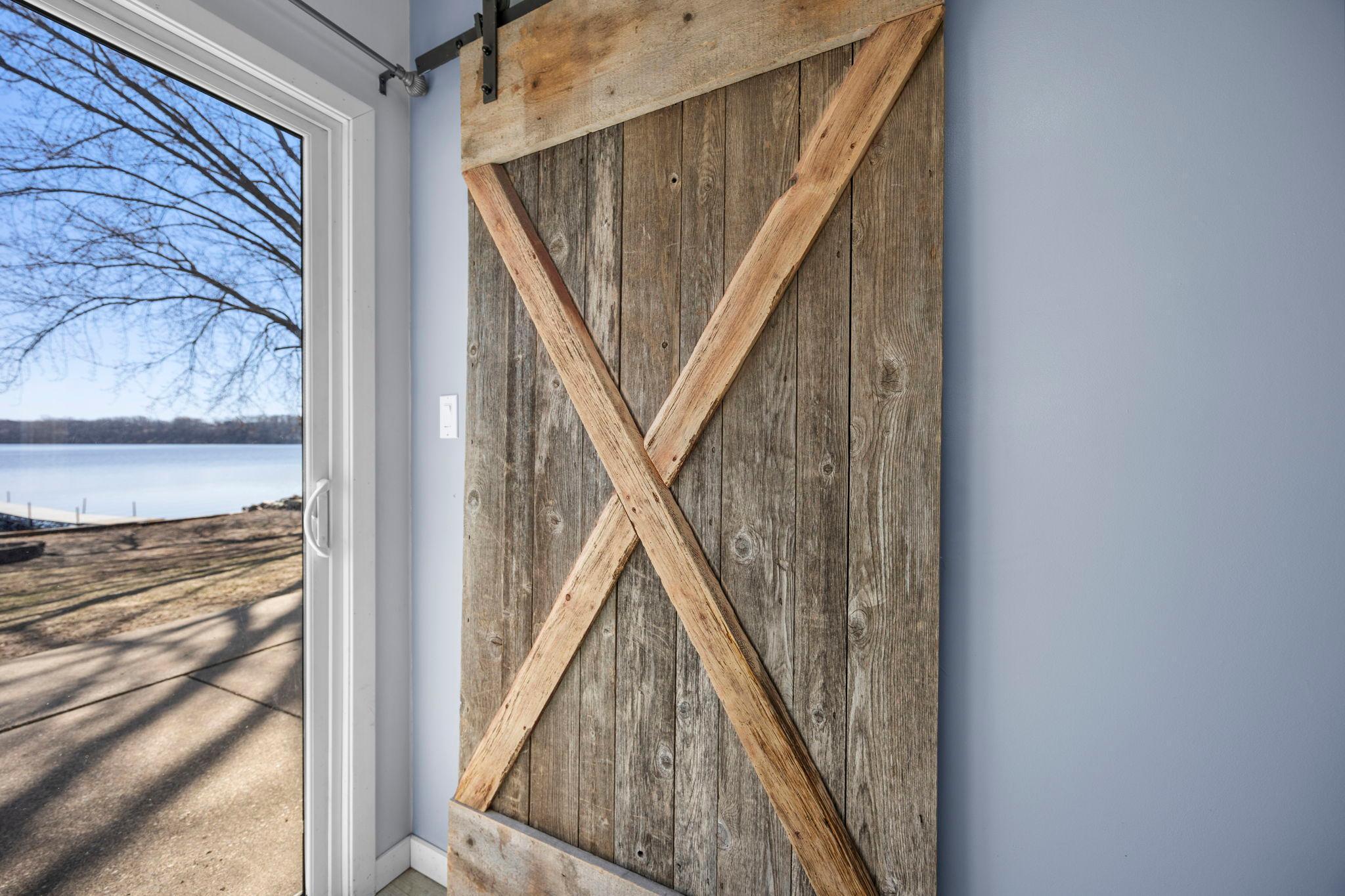 46-web-or-mls-49097 Sportsmans Ln-260.jpg