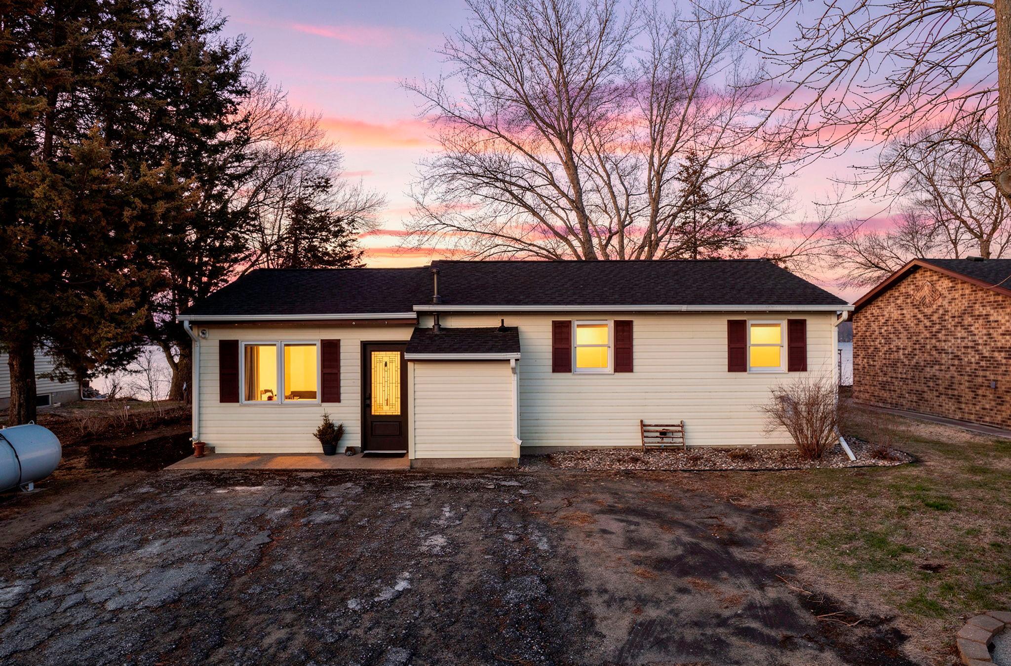 1-web-or-mls-49097 Sportsmans Ln-263 copy.jpg