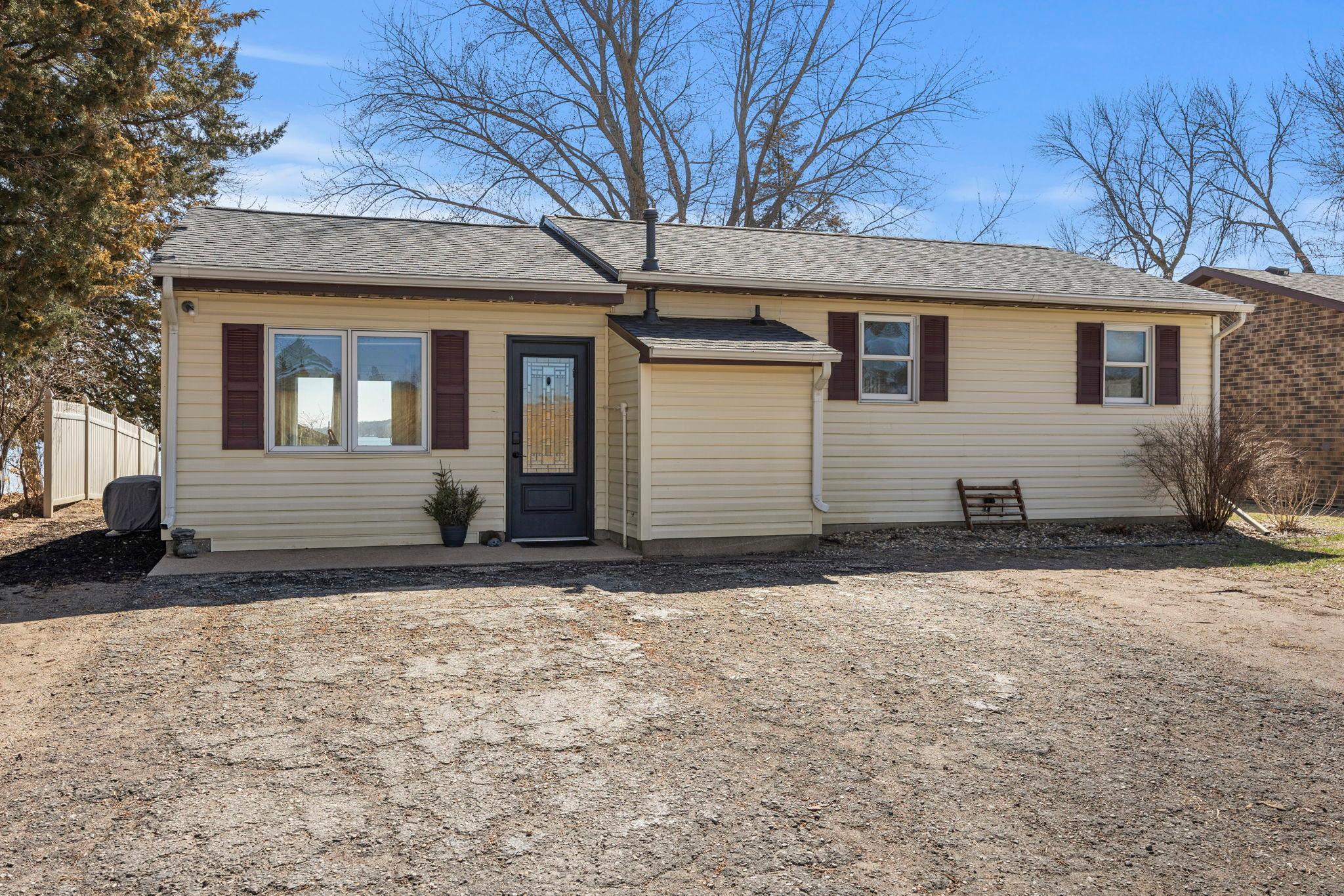 16-web-or-mls-49097 Sportsmans Ln-29.jpg