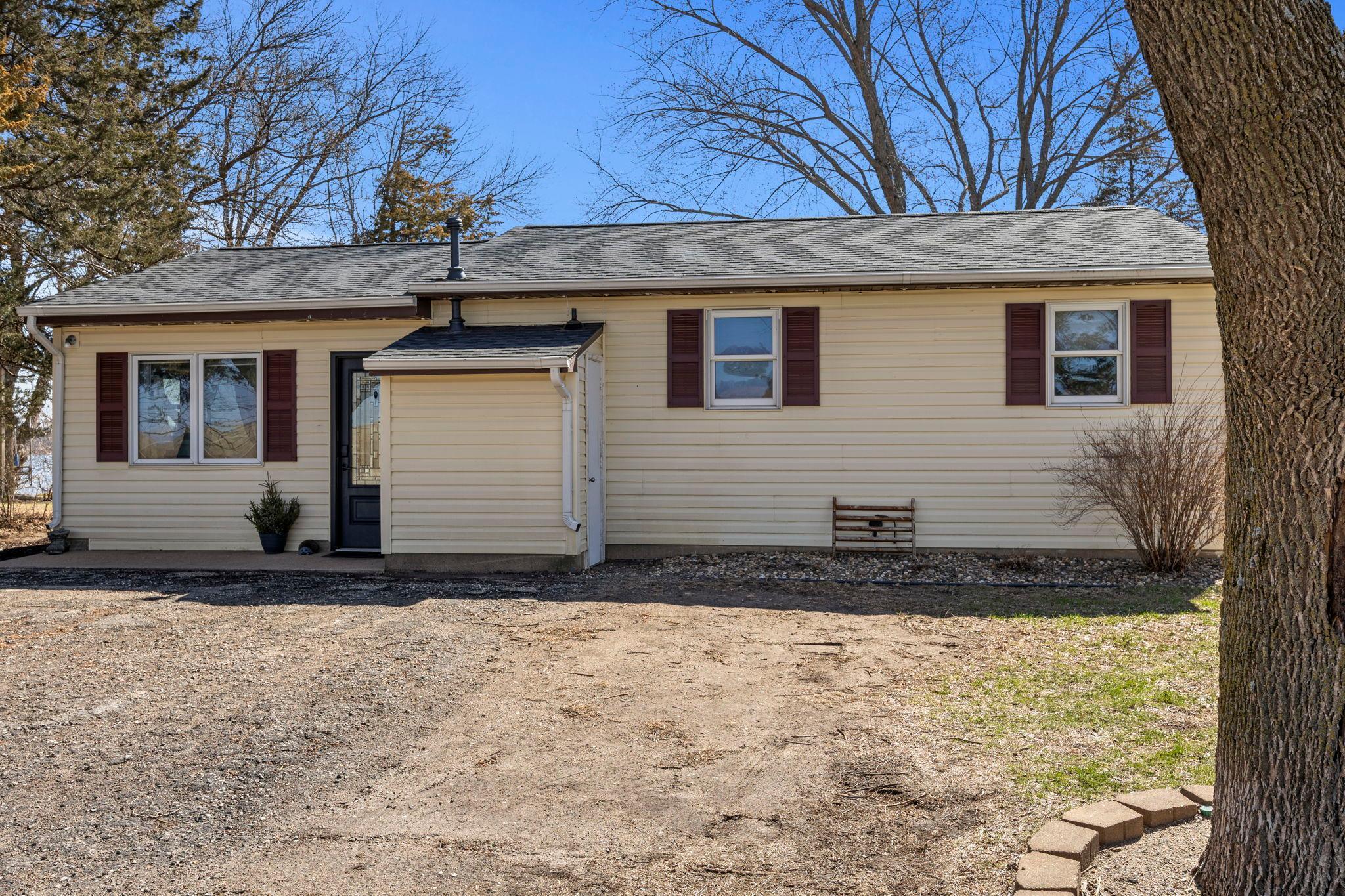 14-web-or-mls-49097 Sportsmans Ln-4.jpg