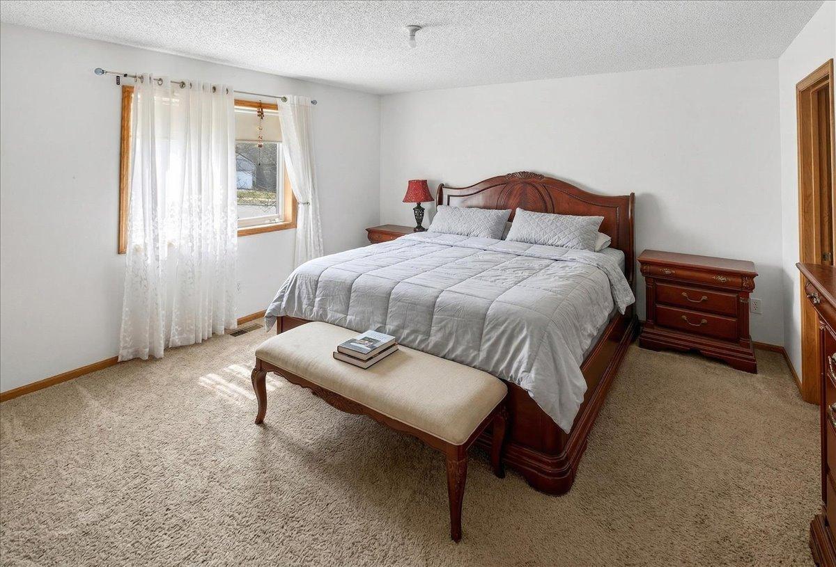 AI IMAGE: Owners Suite with 3/4 bath and walk-in closet