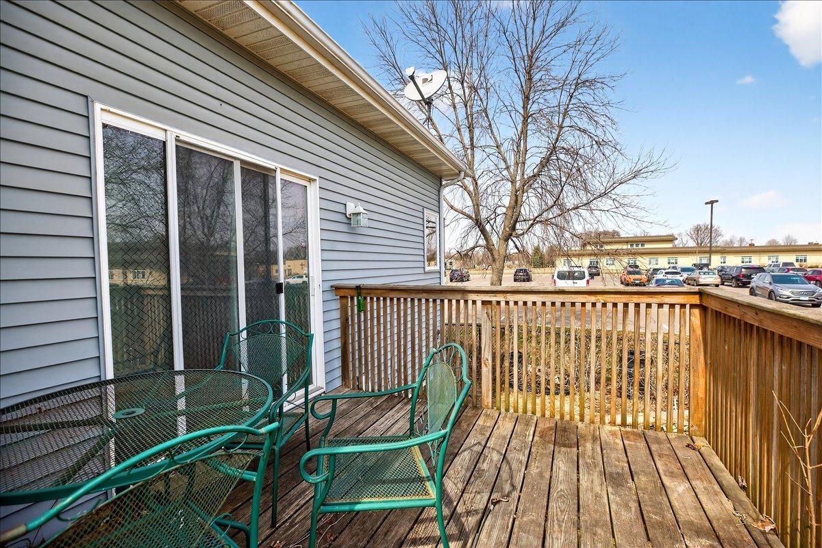 Private deck overlooking the yard