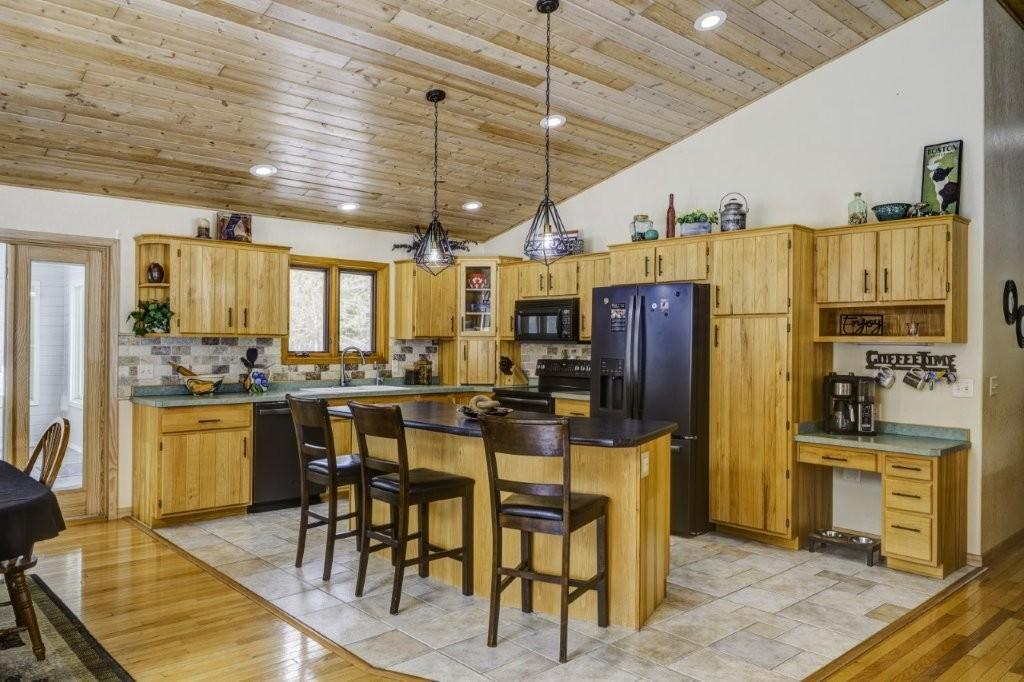 large breakfast bar.jpg