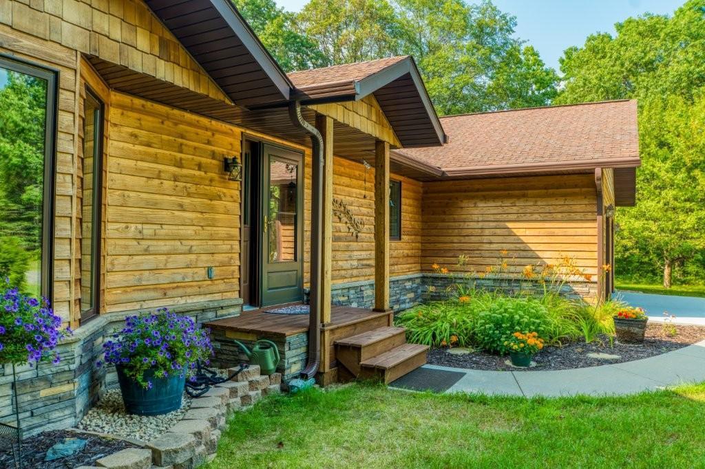 inviting front porch.jpg