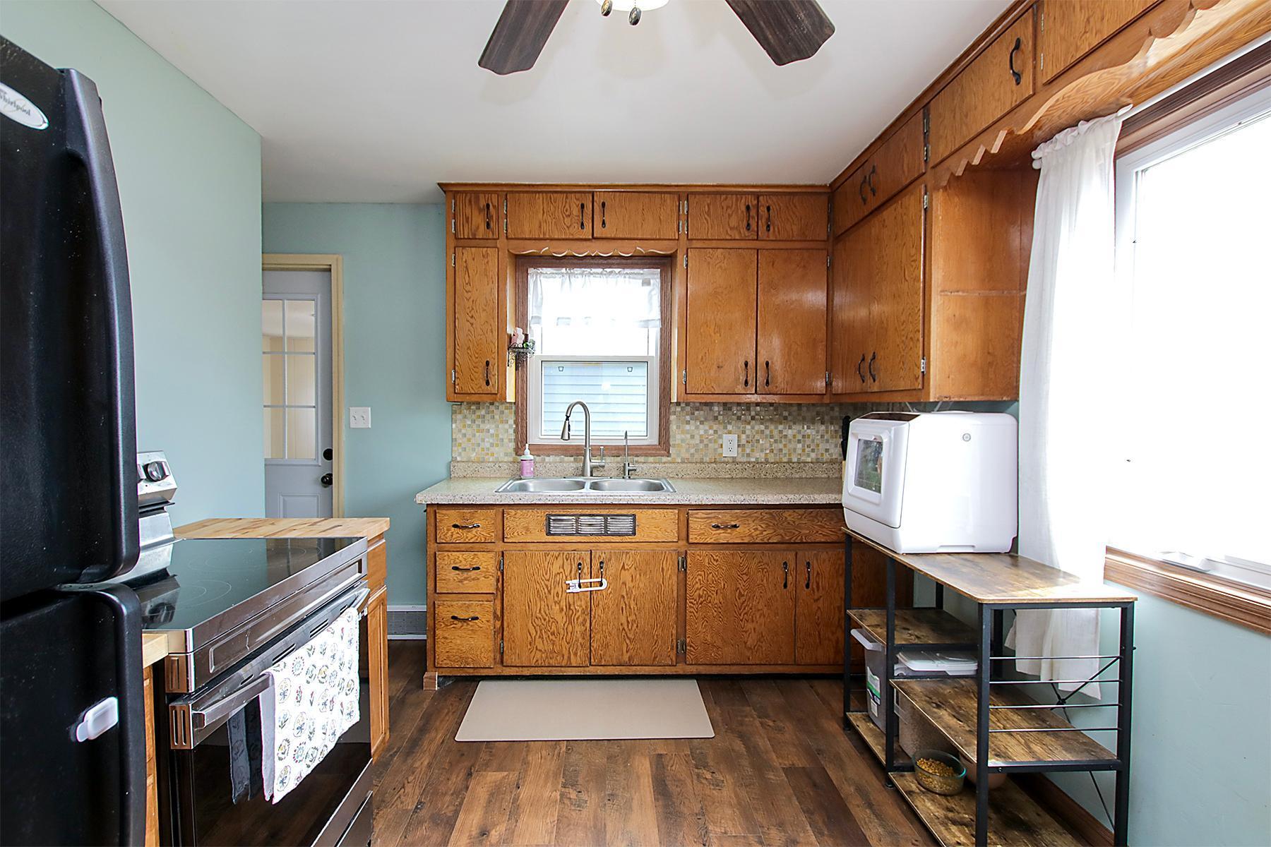 Cozy and Clean Kitchen!