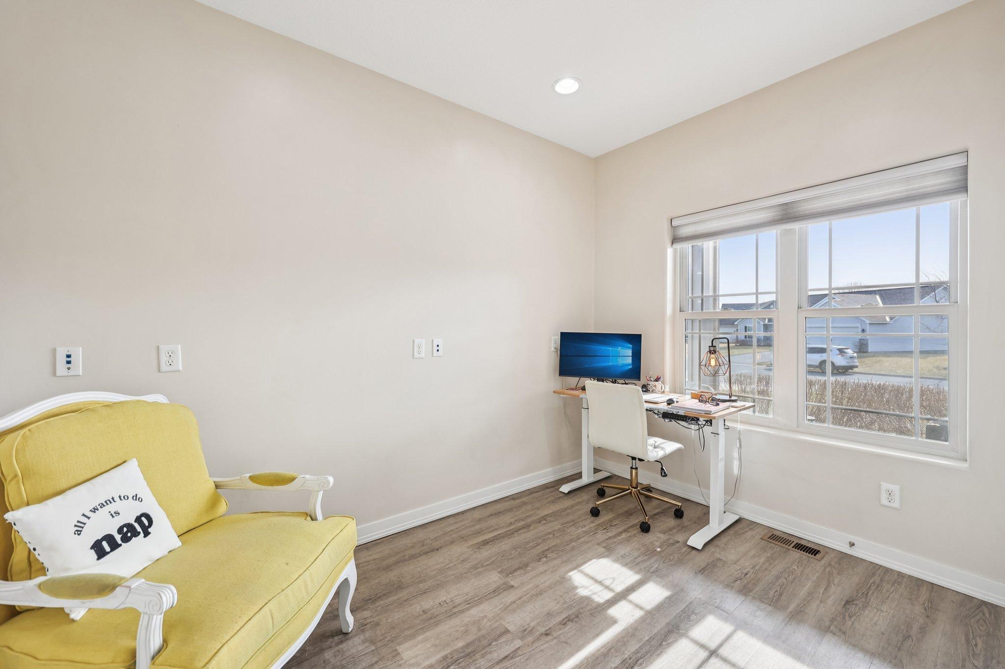 23-web-or-mls-Bluff Heights Dr-S3103-023.jpg