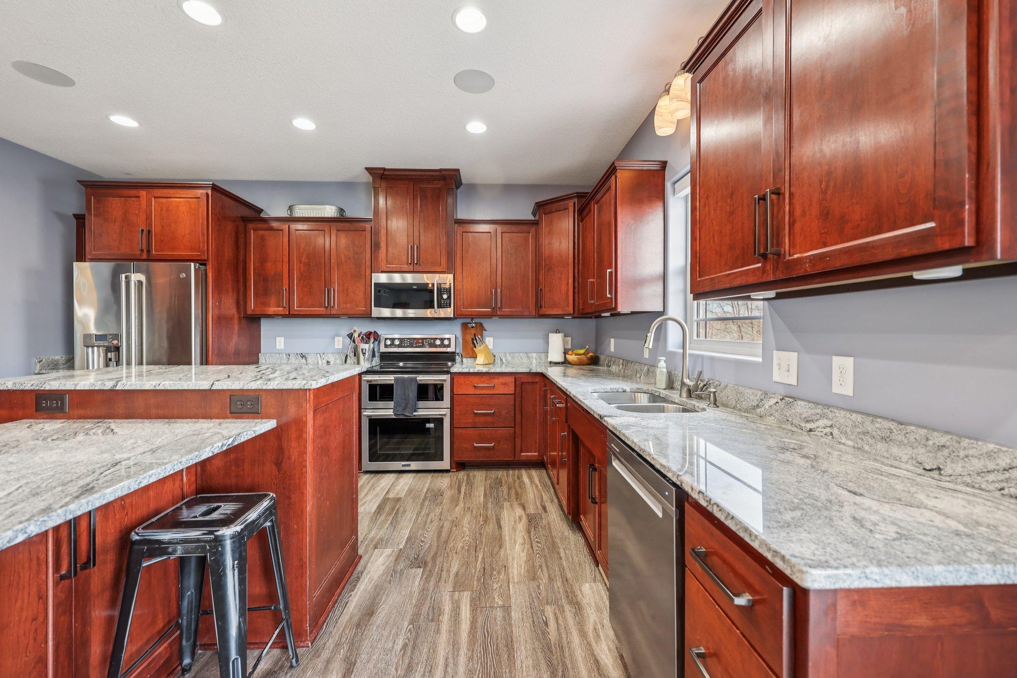 16-web-or-mls-Bluff Heights Dr-S3103-016.jpg