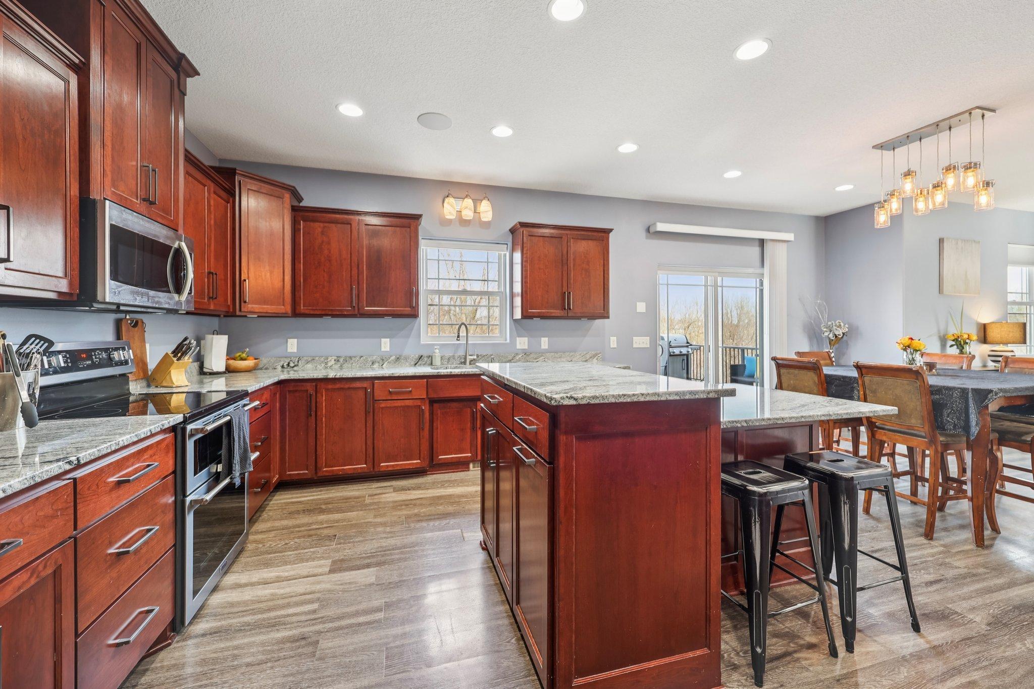 18-web-or-mls-Bluff Heights Dr-S3103-018.jpg