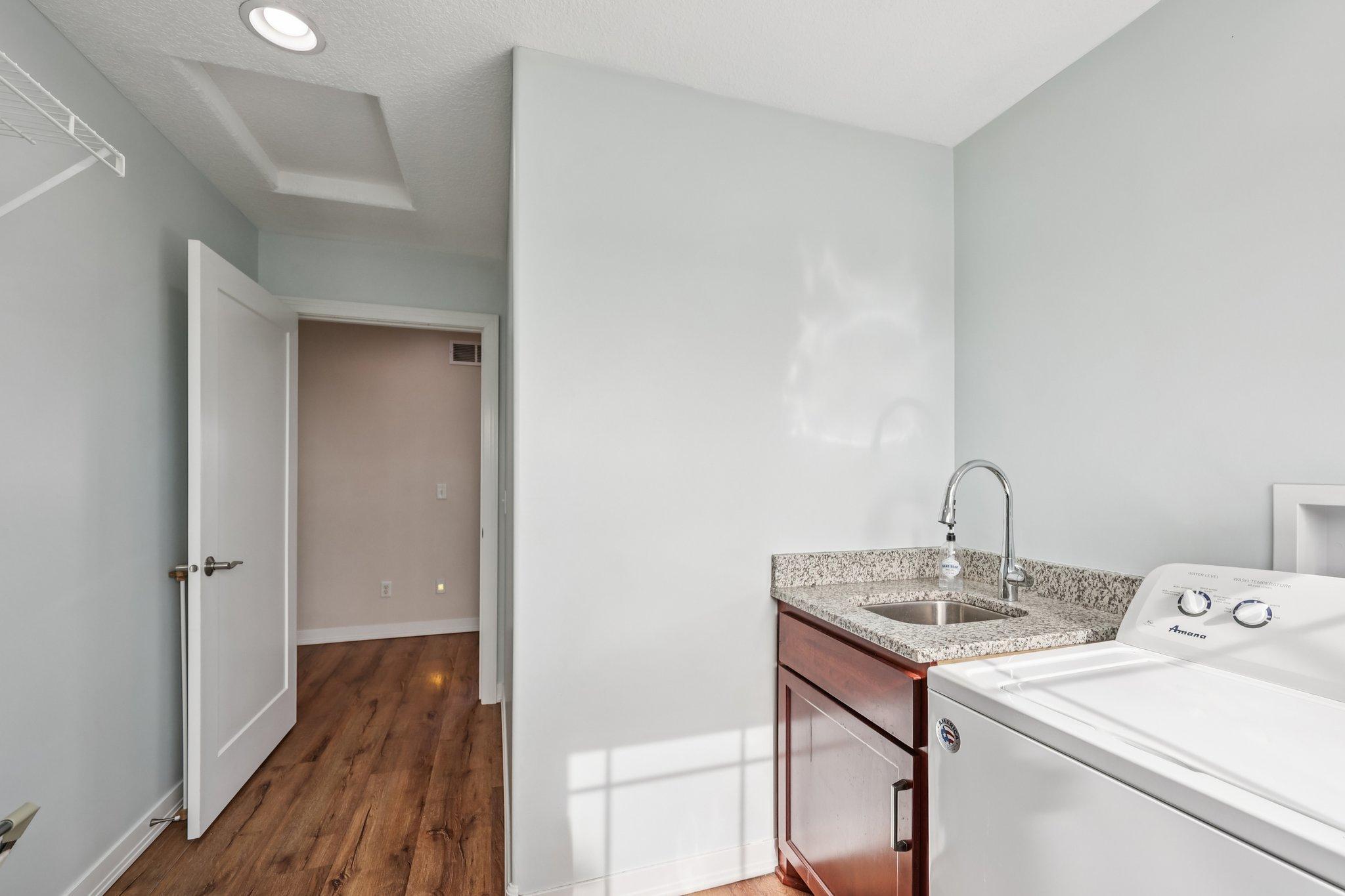 36-web-or-mls-Bluff Heights Dr-S3103-036.jpg