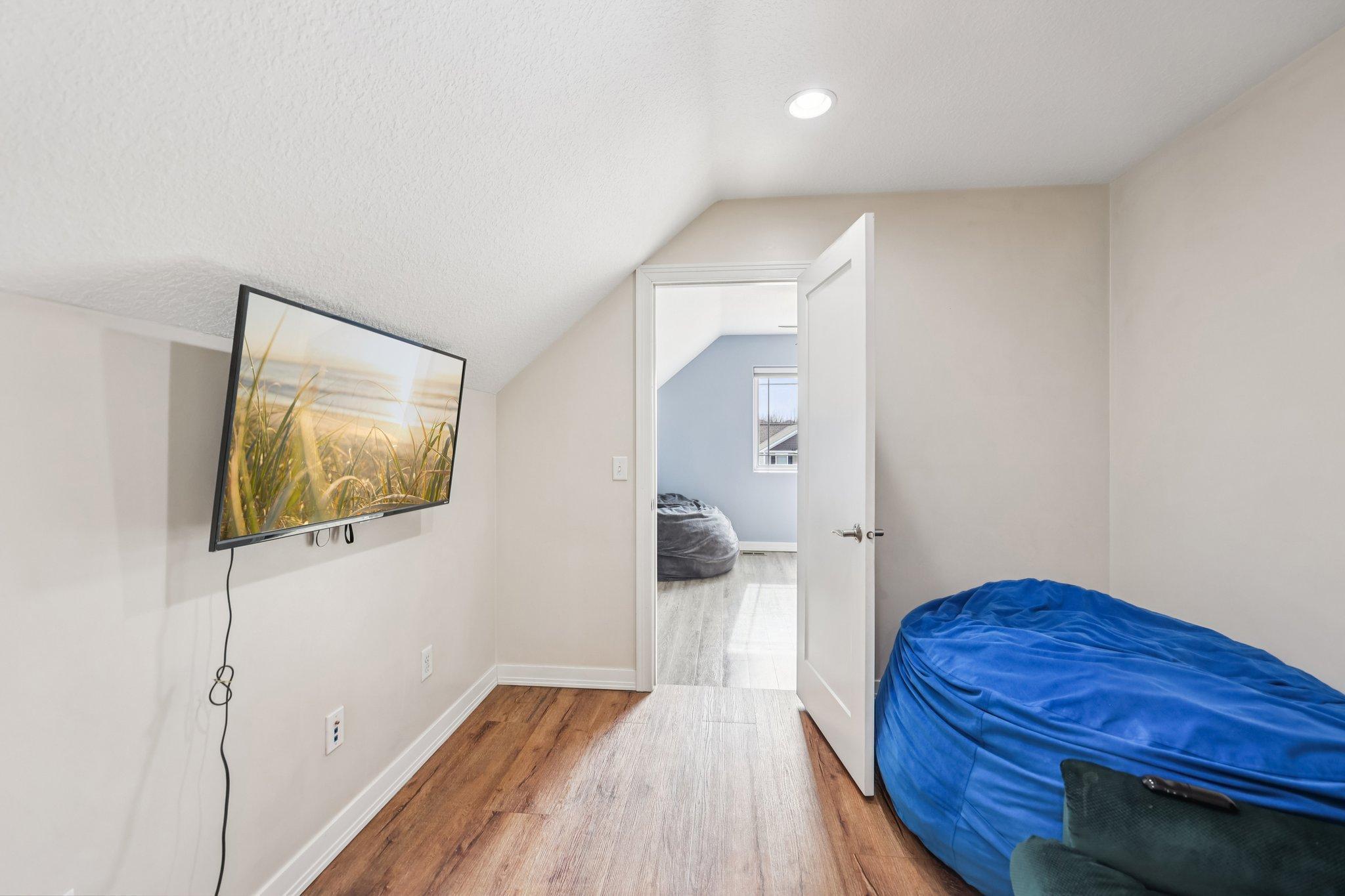 32-web-or-mls-Bluff Heights Dr-S3103-032.jpg