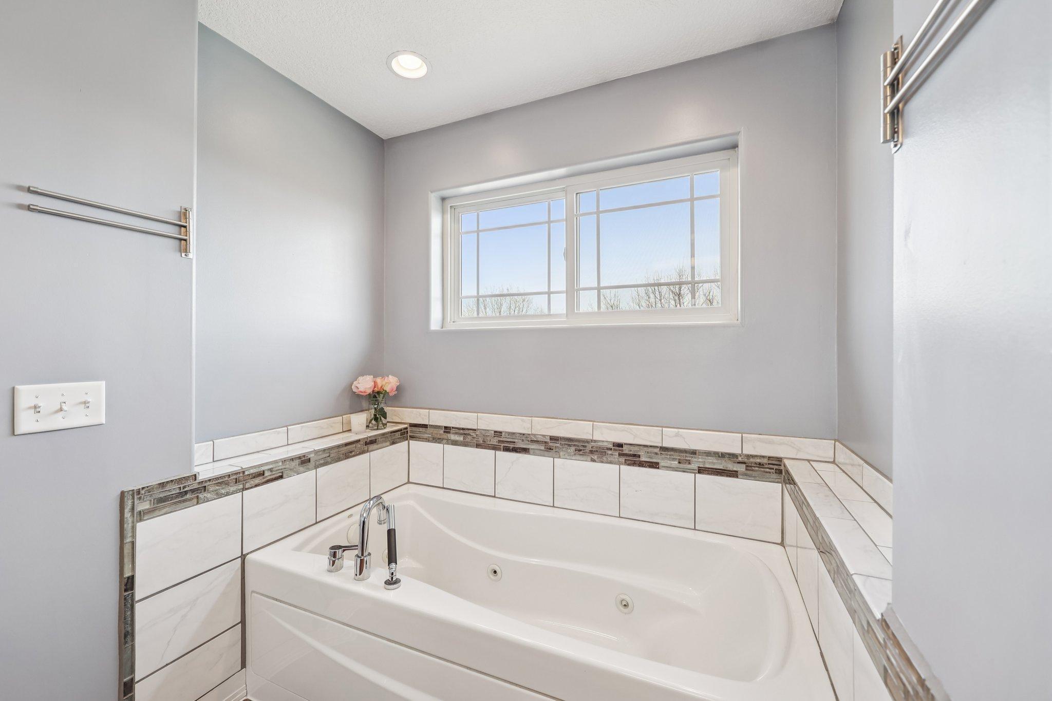 41-web-or-mls-Bluff Heights Dr-S3103-041.jpg