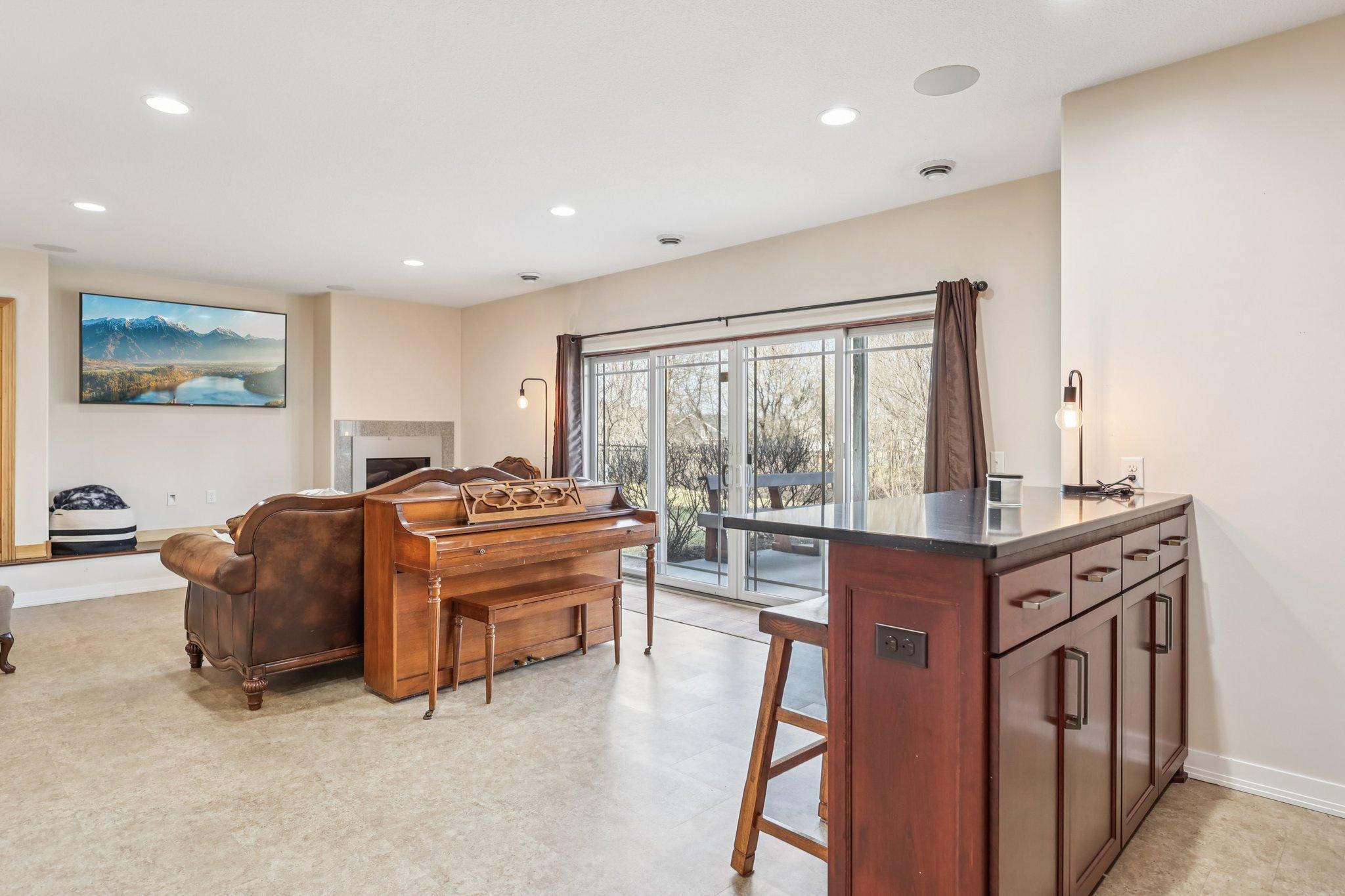 49-web-or-mls-Bluff Heights Dr-S3103-049.jpg